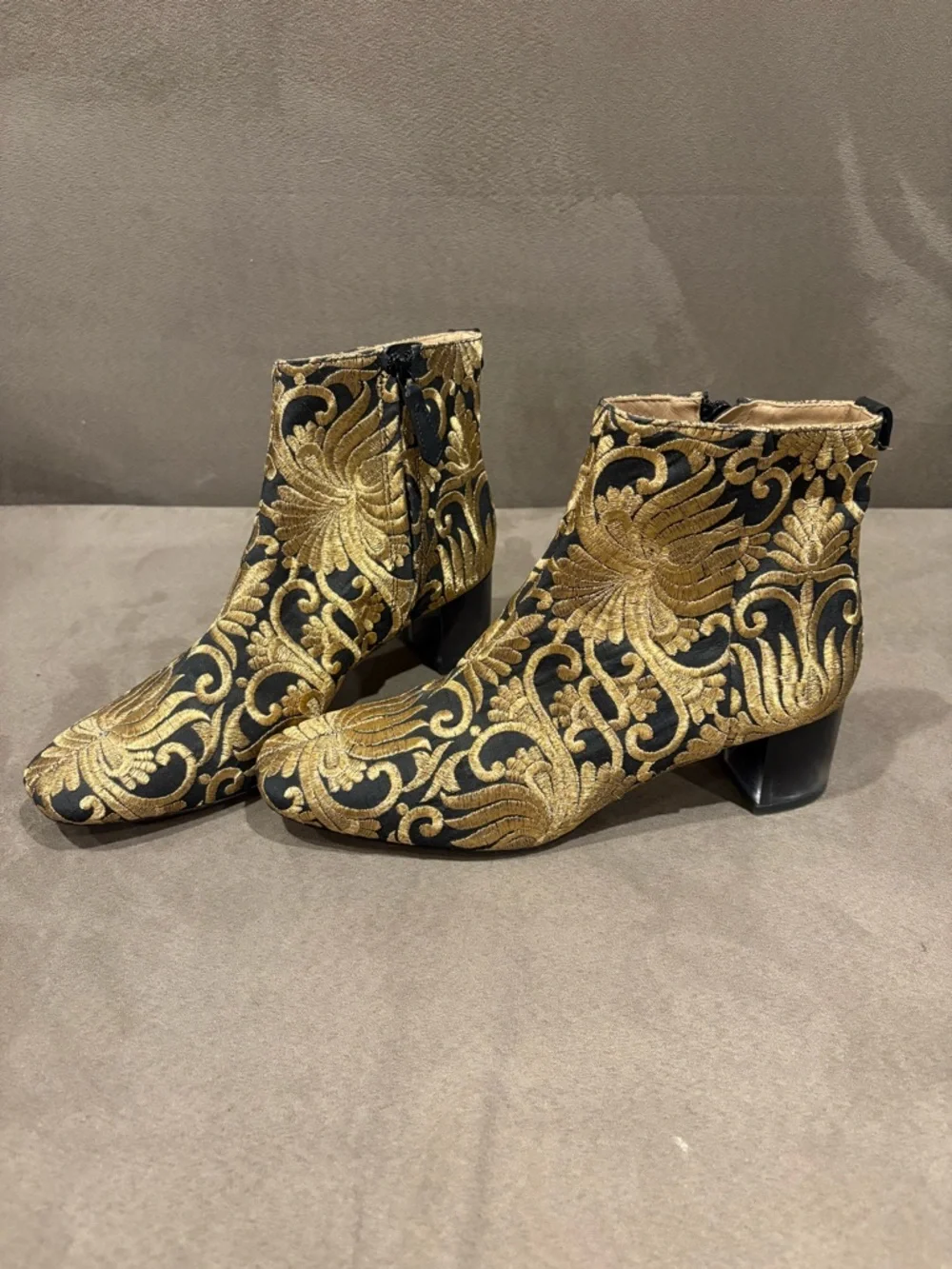 Tory Burch Carlotta Embroidered Ankle Bootie Black Gold‎ Size 8